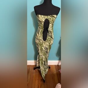 #158 Elegant Green Animal Print Strapless Dress